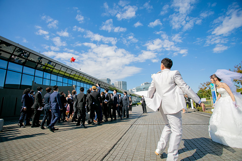 横浜みなとみらいのフレンチレストランダンゼロDANZARO。空と海の広がるガーデンウェディング